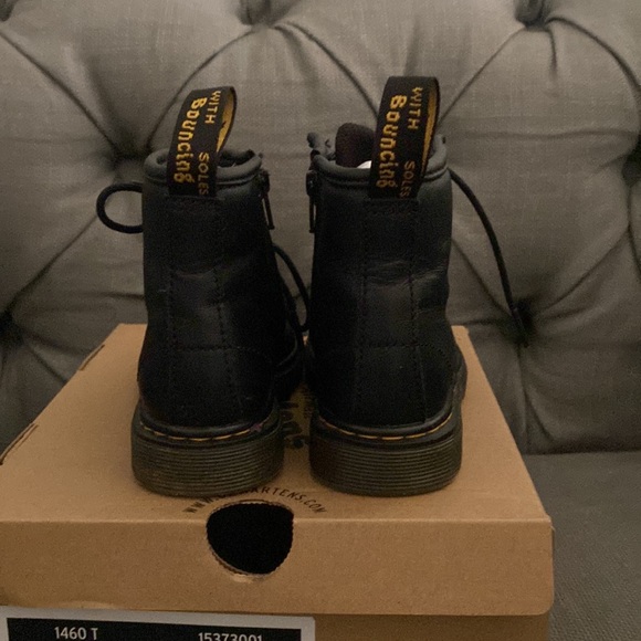 Children’s Dr Martens classic black w yellow stitching - Picture 2 of 3